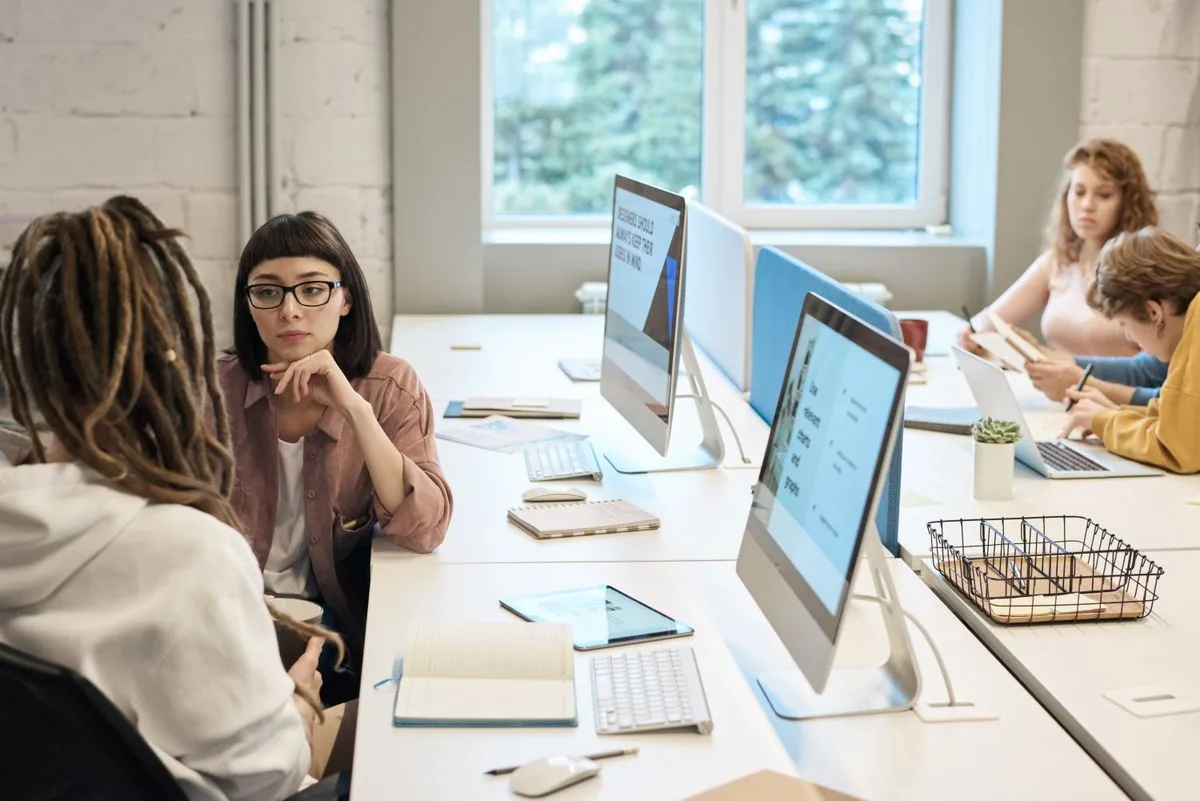 A team working through an SEO project together