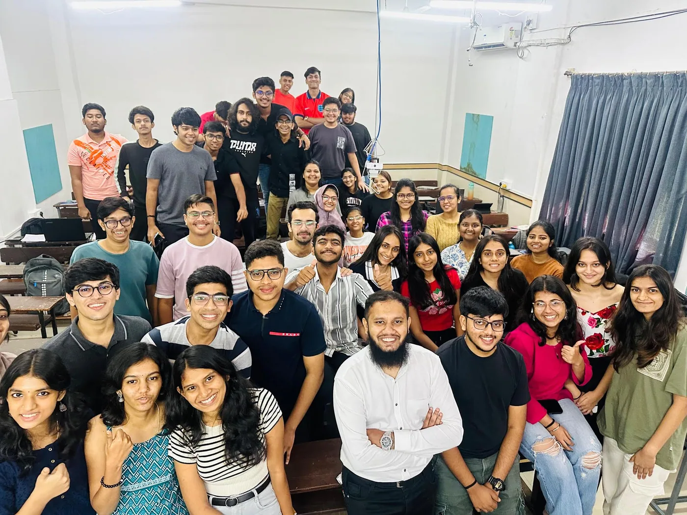 Guest lecture at Hinduja College, Mumbai — group photo with students