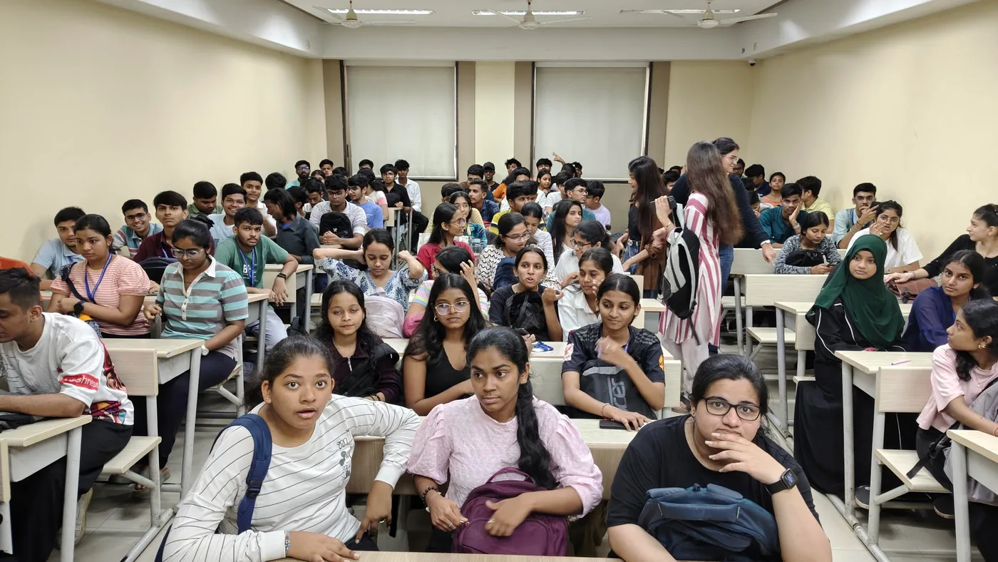 Full classroom audience at college guest lecture